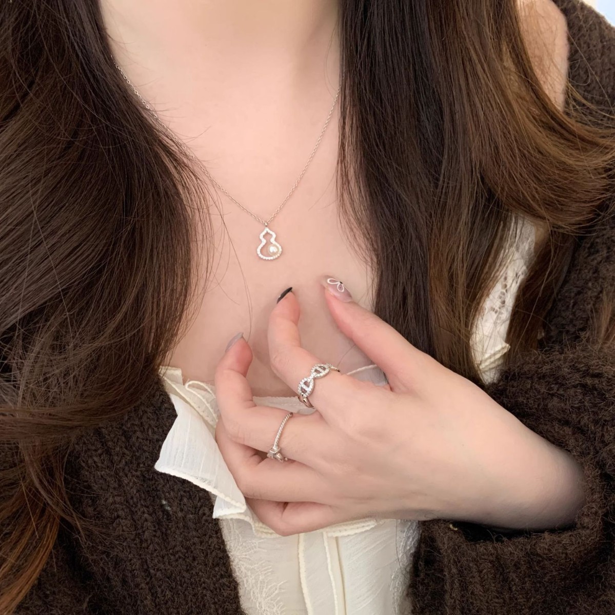925 sterling silver beaded necklace with a diagonal design, featuring a gourd pendant, a versatile and stylish piece with a modern Chinese aesthetic, perfect for layering