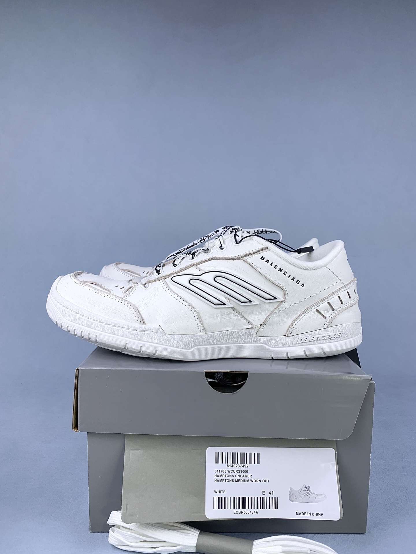 Balenciaga Hamptons Medium Worn-Out Sneaker