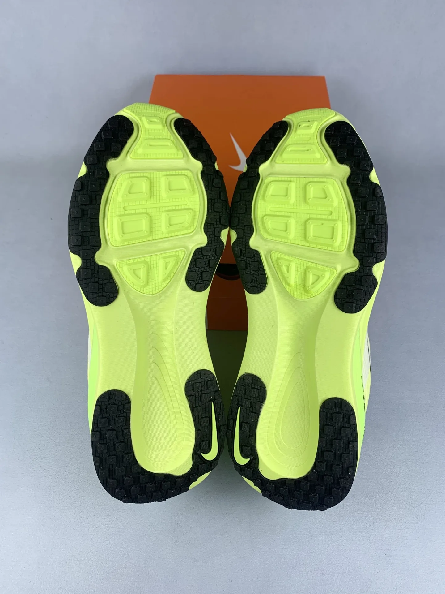 Nike Vomero 18 Shoes product photo from LabelPicks