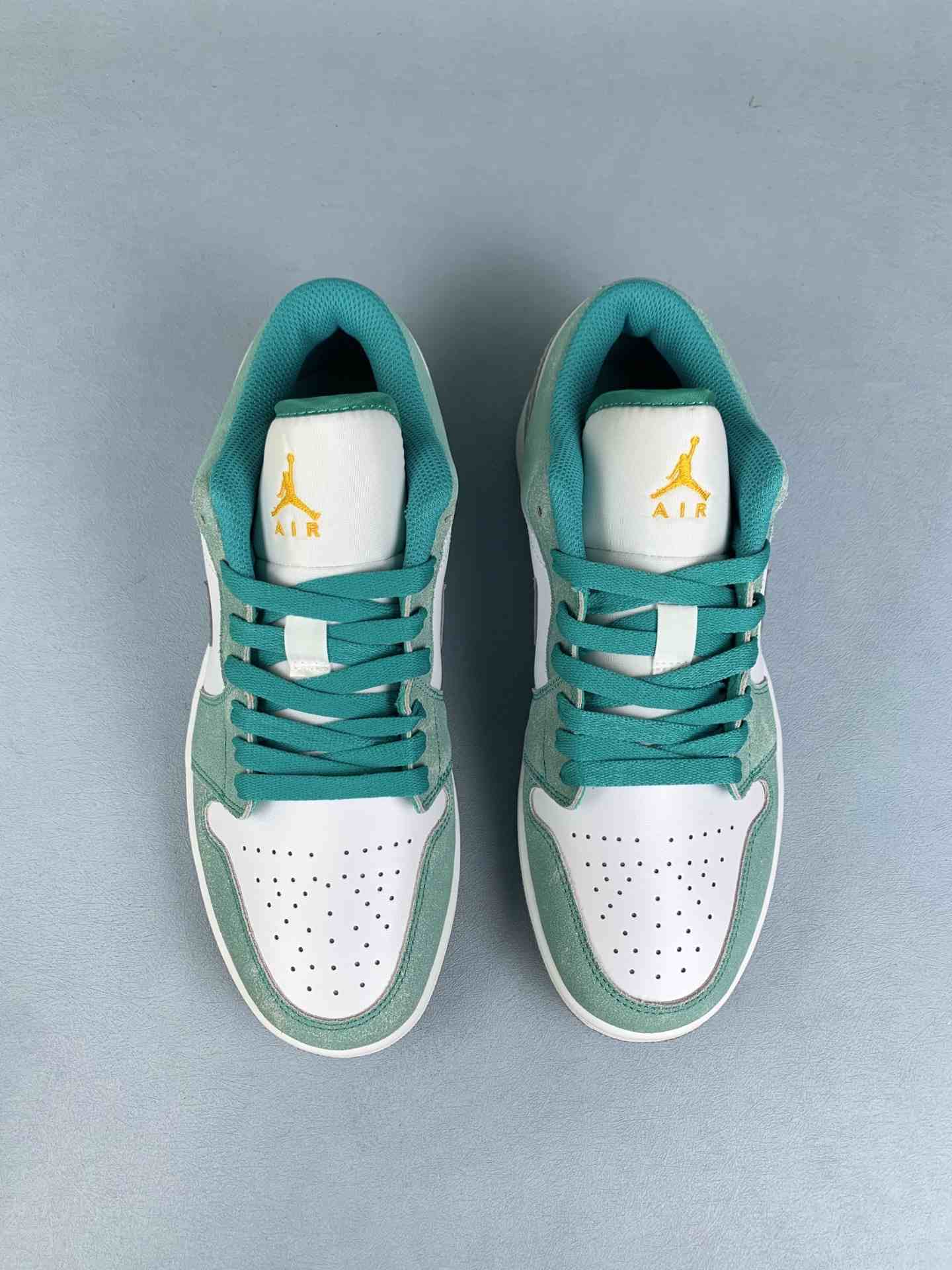 Air Jordan 1 Low SE 'New Emerald' Shoes