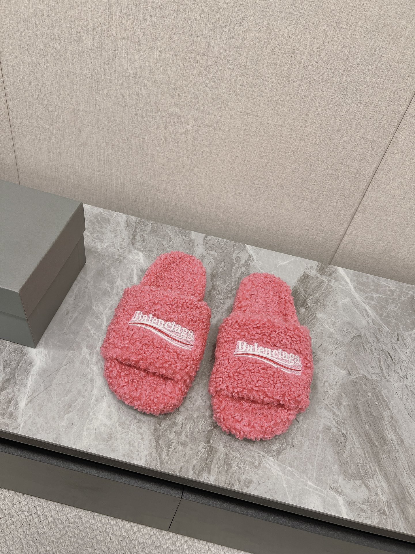 0411 New Breathable Loose Home Couple Logo Slippers