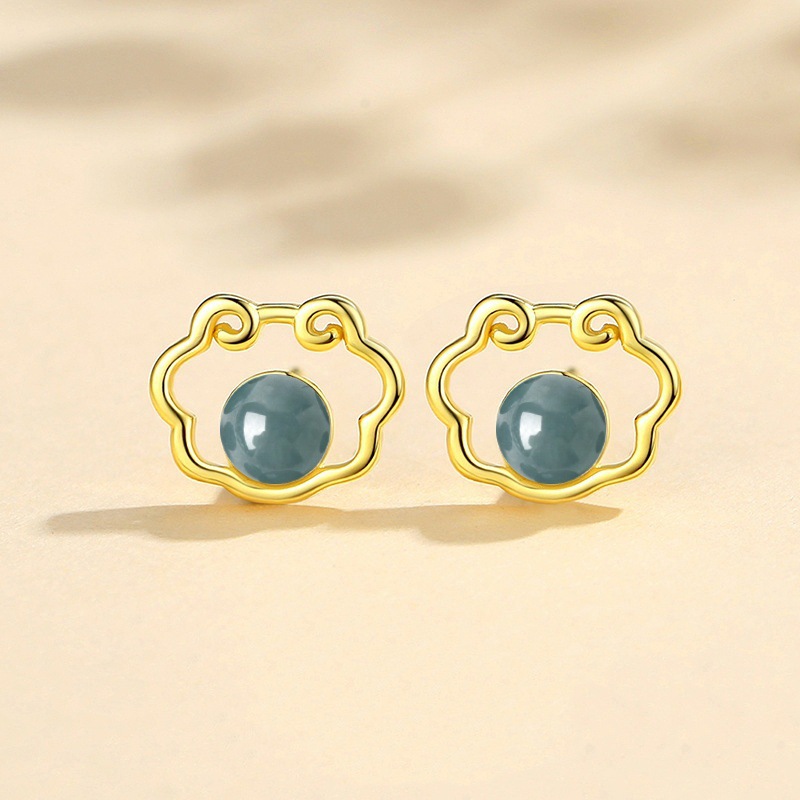 New Chinese-style S925 sterling silver jadeite safety lock earrings for women, trendy and luxurious, niche and sophisticated, with a traditional Chinese aesthetic