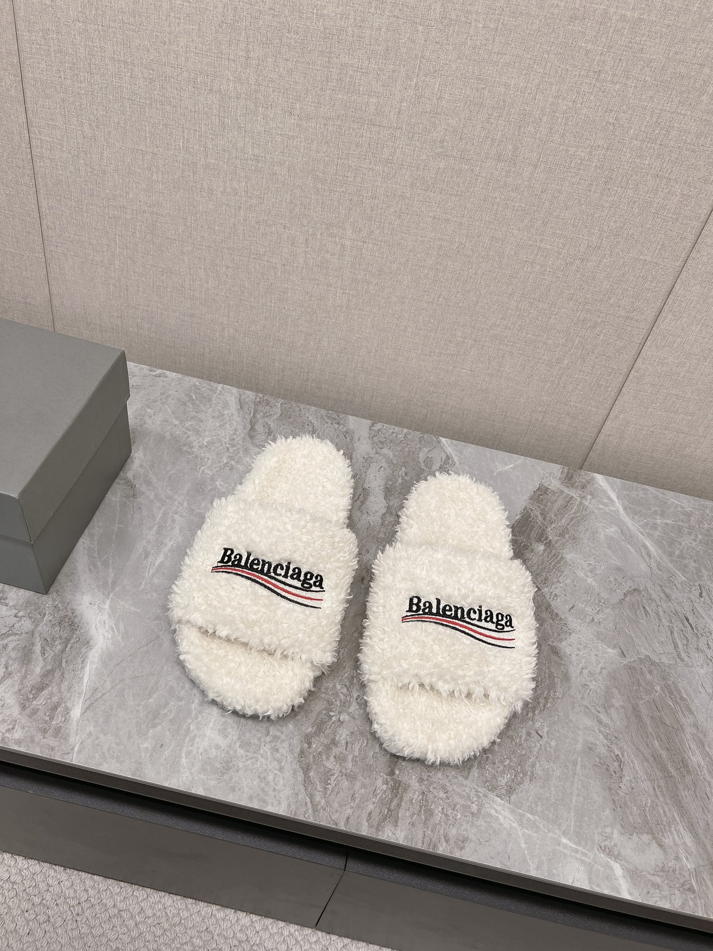0411 New Breathable Loose Home Couple Logo Slippers