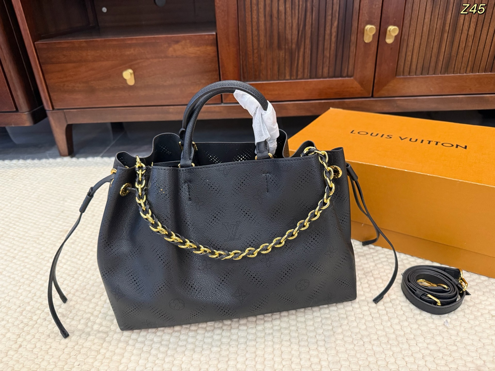 LV Noé Chain Tote