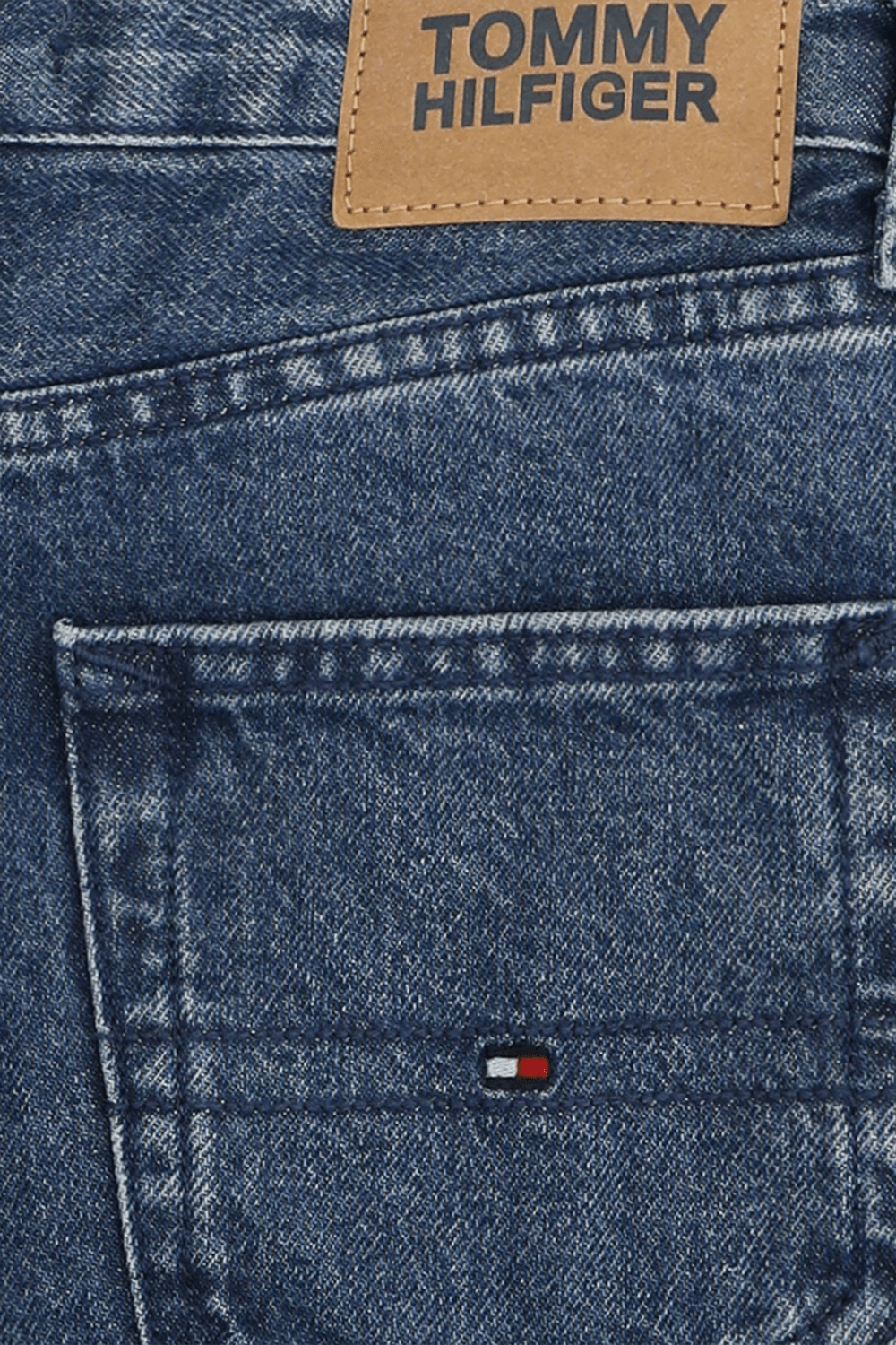 TOMMY HILFIGER KIDS מכנסי ג'ינס קצרים - גילאי 8-16 שנים