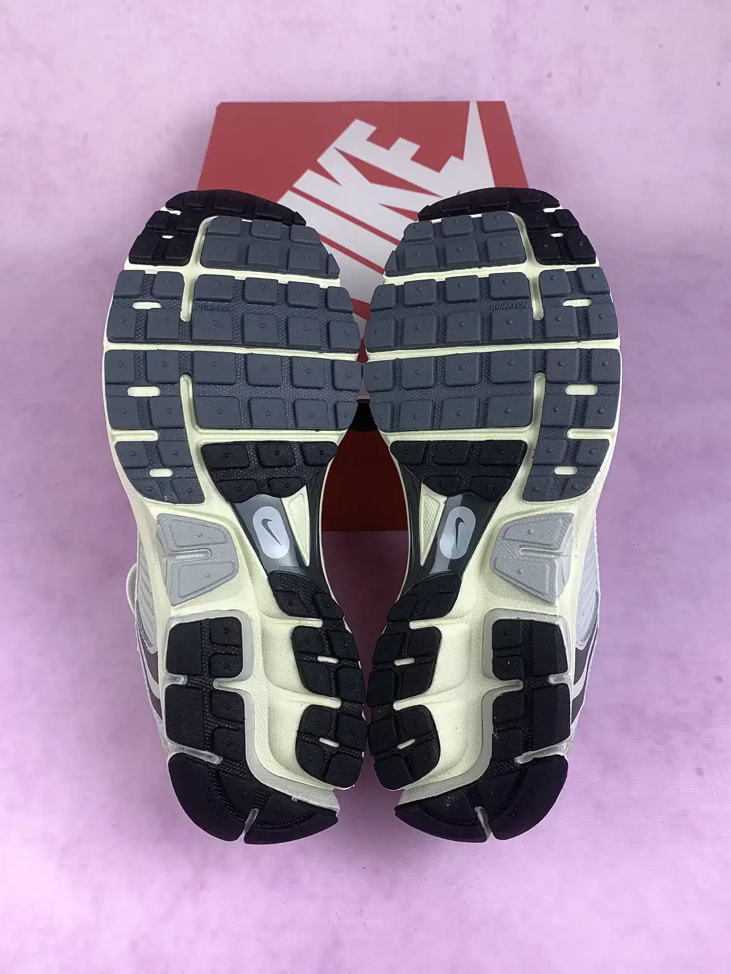 Nike Zoom Vomero 5 SE Shoes product photo from LabelPicks