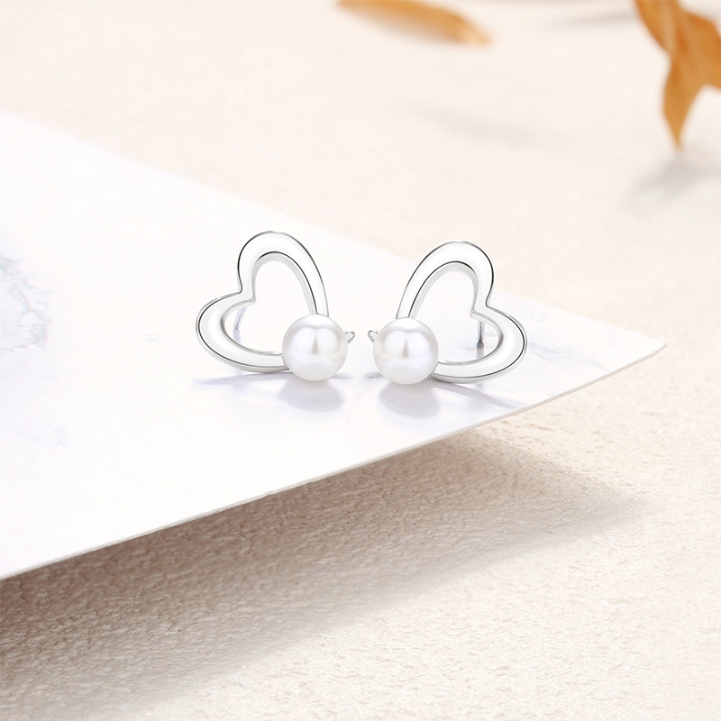 925 sterling silver bow-shaped heart earrings, French-style, chic and elegant, with pearl accents, creating a sophisticated and stylish geometric design