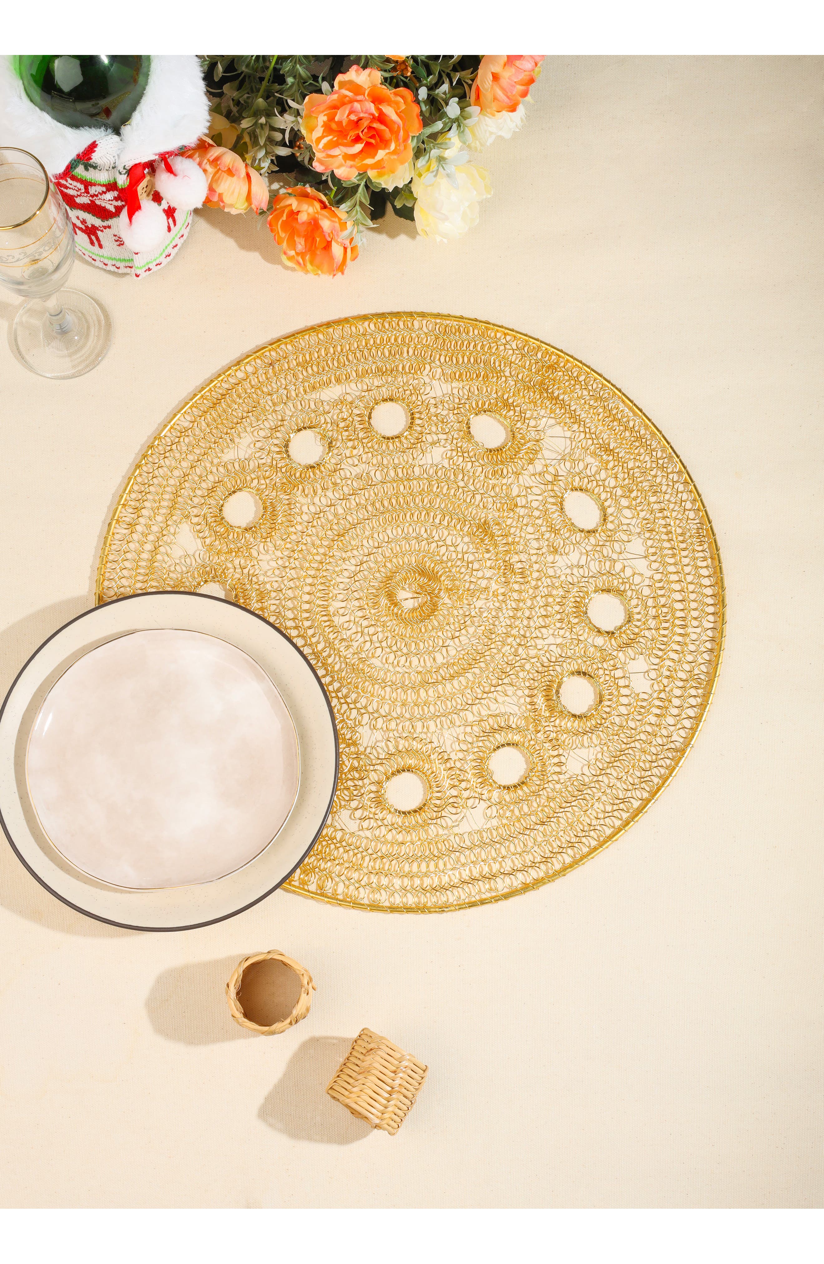 Tiramisu Midnight Petal Metal Placemat