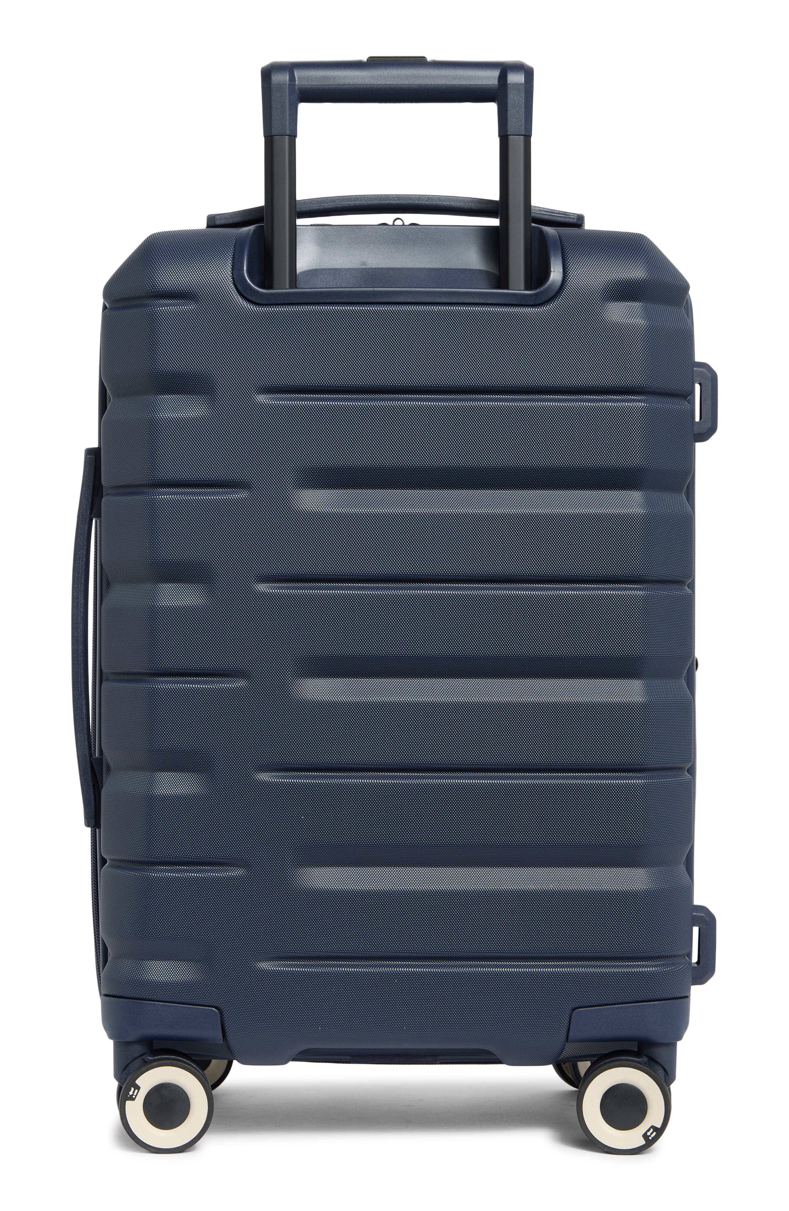 IT LUGGAGE Submission 21-Inch Hardside Carry-On Spinner
