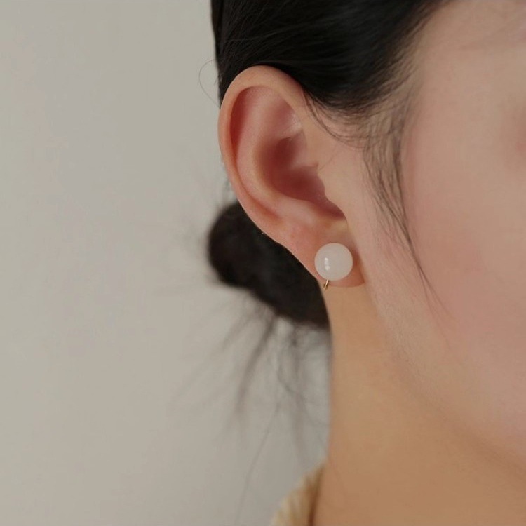S925 sterling silver mosquito coil-shaped ear clips, a trendy and popular design among influencers, suitable for those without pierced ears, offering a sophisticated and luxurious look