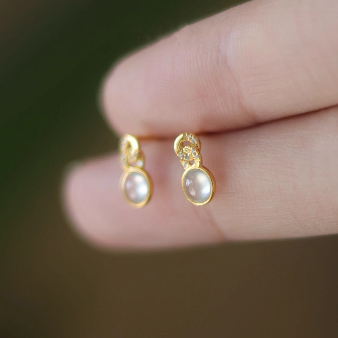 925 sterling silver egg-shaped chalcedony earrings for women, French retro style, 18k gold, high-end, light luxury earrings