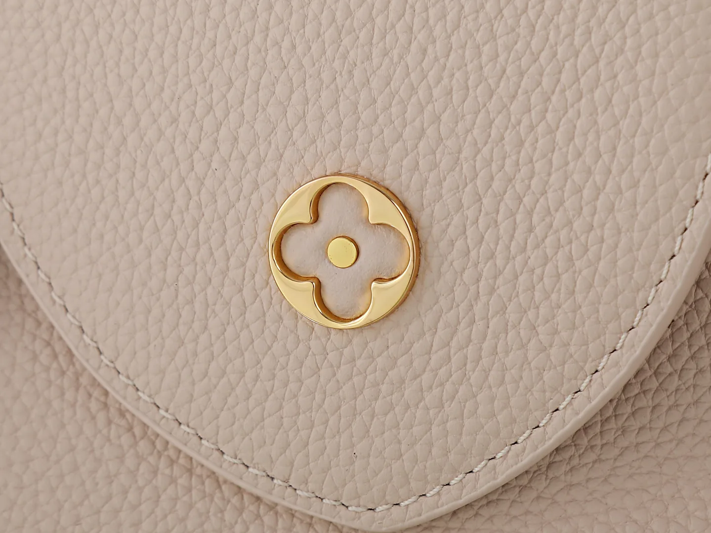 Louis Vuitton Capucines Pink Calfskin Top Handle Bag product photo from LabelPicks