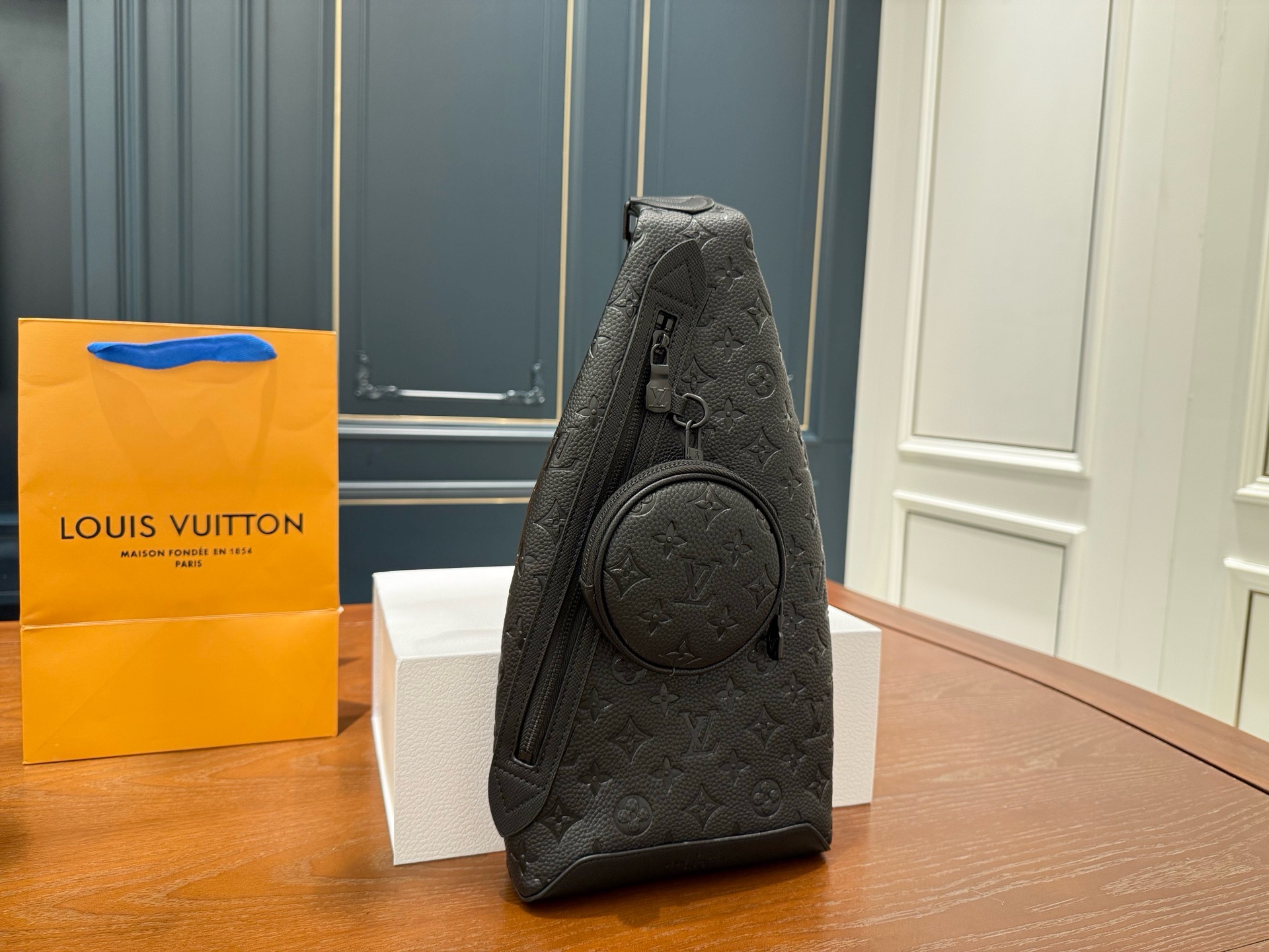 Lv Men's Sling Bag