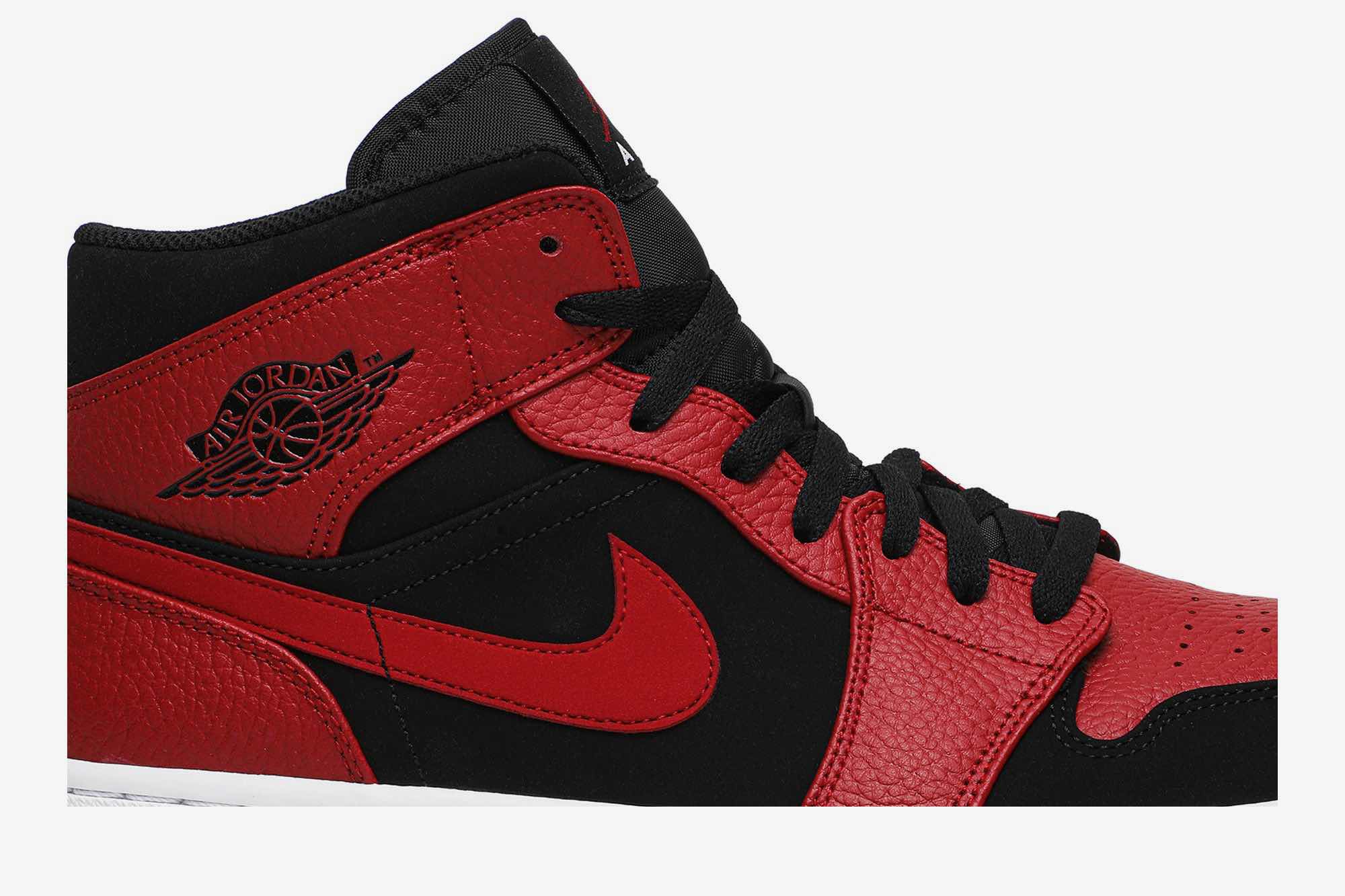 Air Jordan 1 Mid ‘Bred’ 554724-054