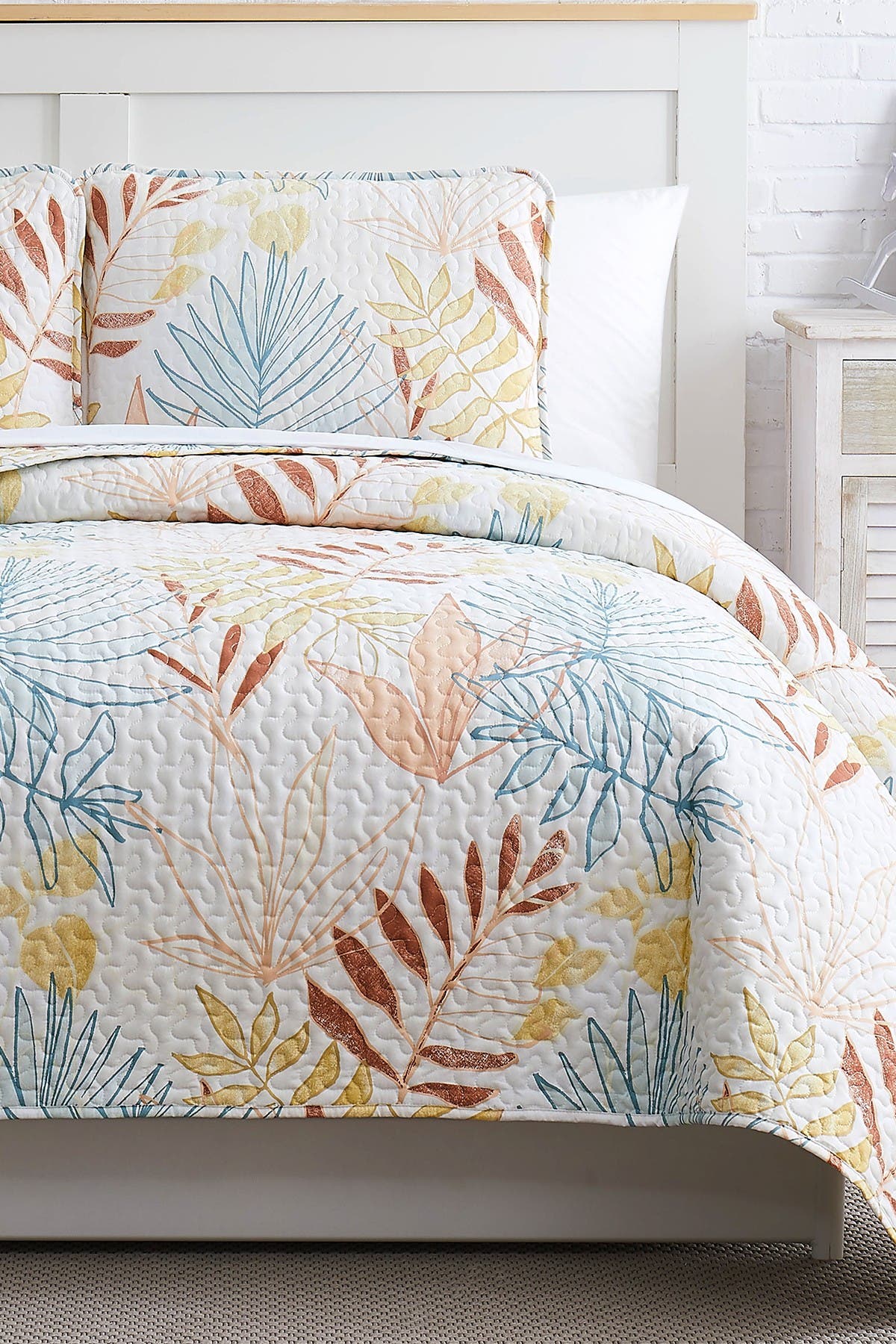 SOUTHSHORE FINE LINENS Tropic Leaf Quilt Set