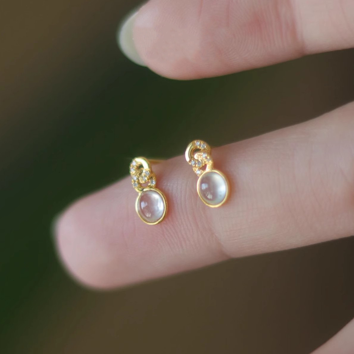 925 sterling silver egg-shaped chalcedony earrings for women, French retro style, 18k gold, high-end, light luxury earrings