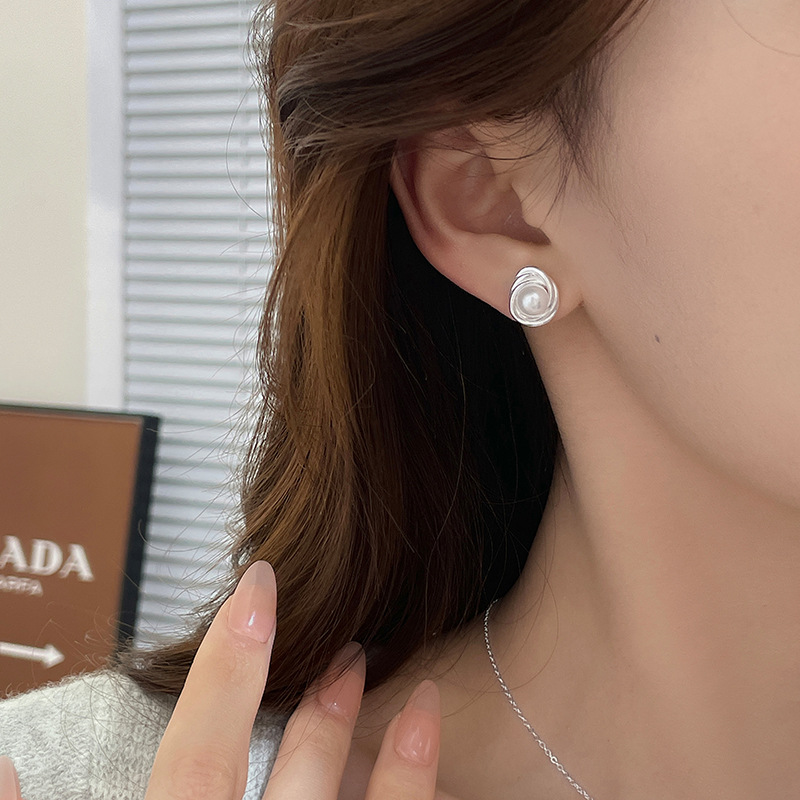 s925 sterling silver pearl-studded earrings for women, French vintage elegant high-end style earrings, ins-style jewelry