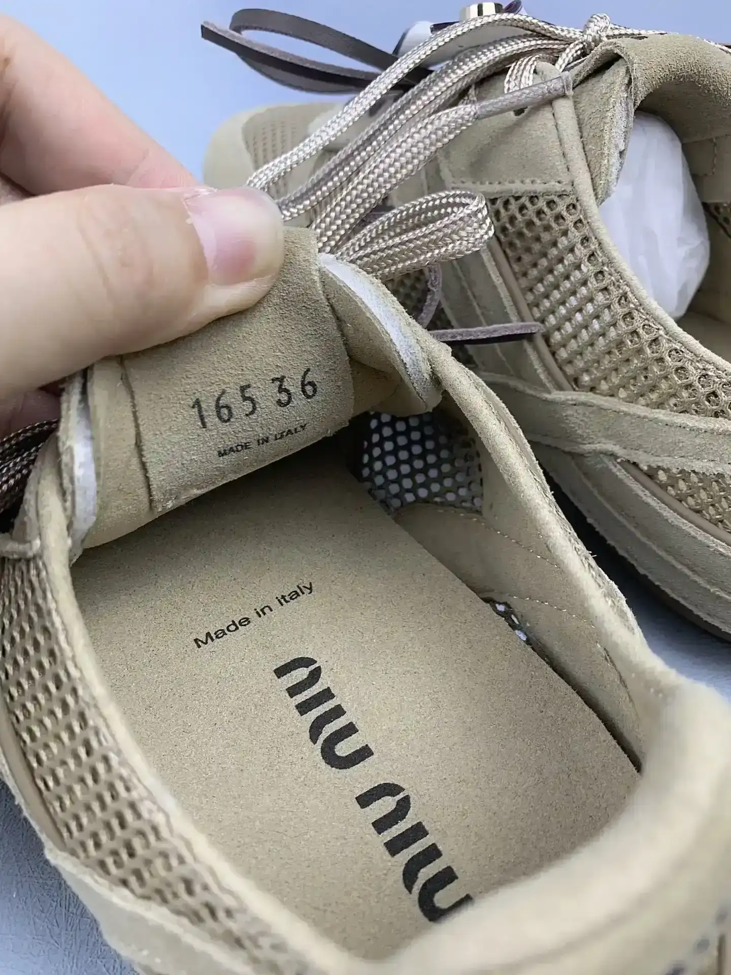 Gymnasium mesh and suede sneakers product photo from LabelPicks