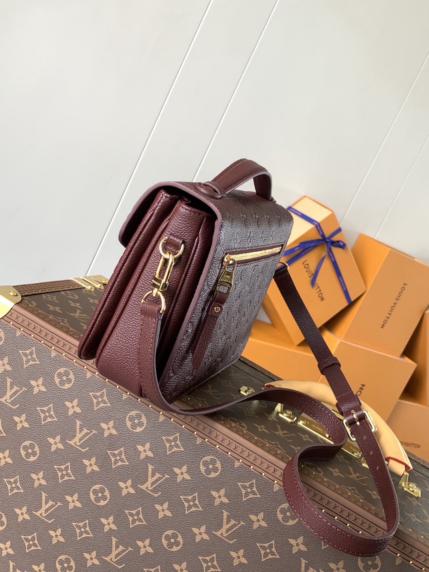 LV POCHETTE METIS bag