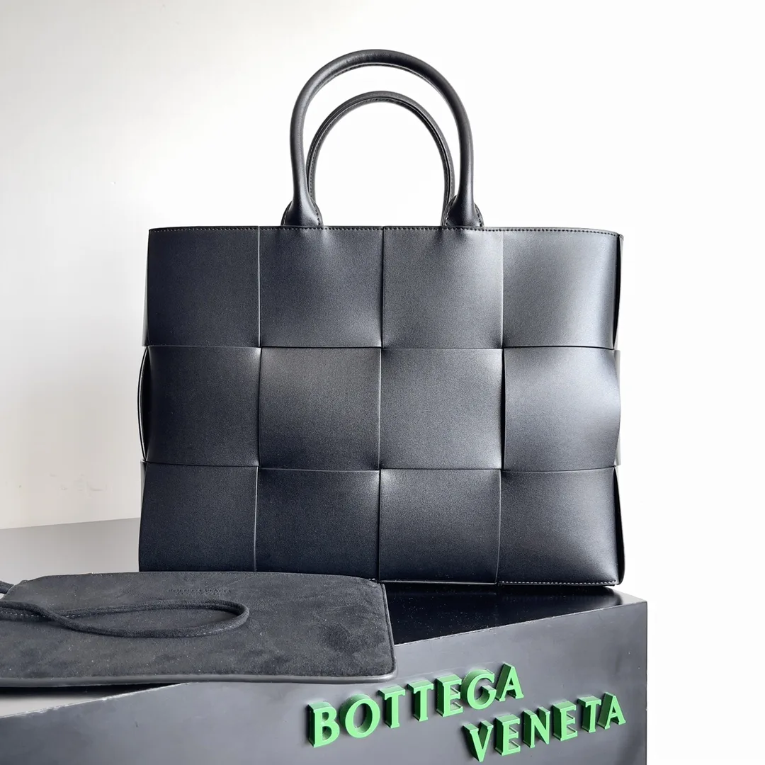 Bottega Veneta Roomy Tote Bag product photo from LabelPicks