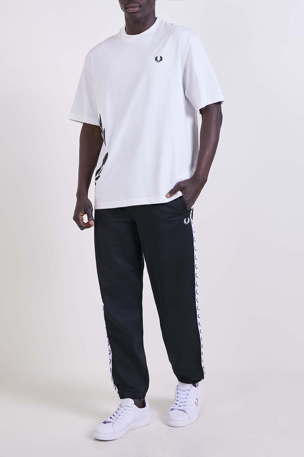 FRED PERRY חולצת טי בגזרה משוחררת