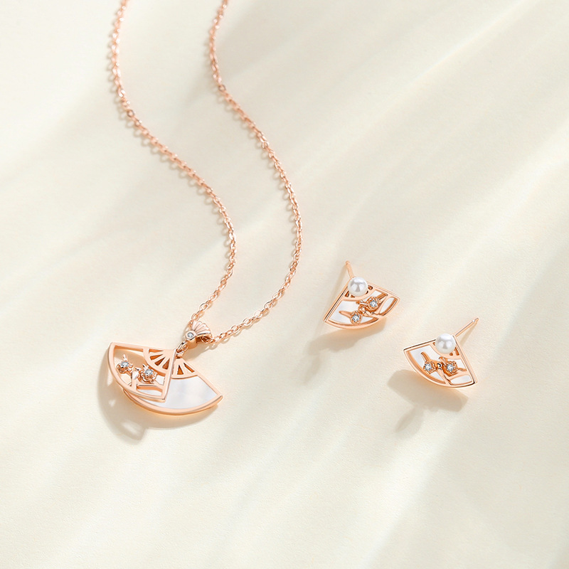 Plum blossom fan-shaped earrings, vintage Chinese-style rose gold earrings, geometric fan-shaped design, small and delicate, women's earrings