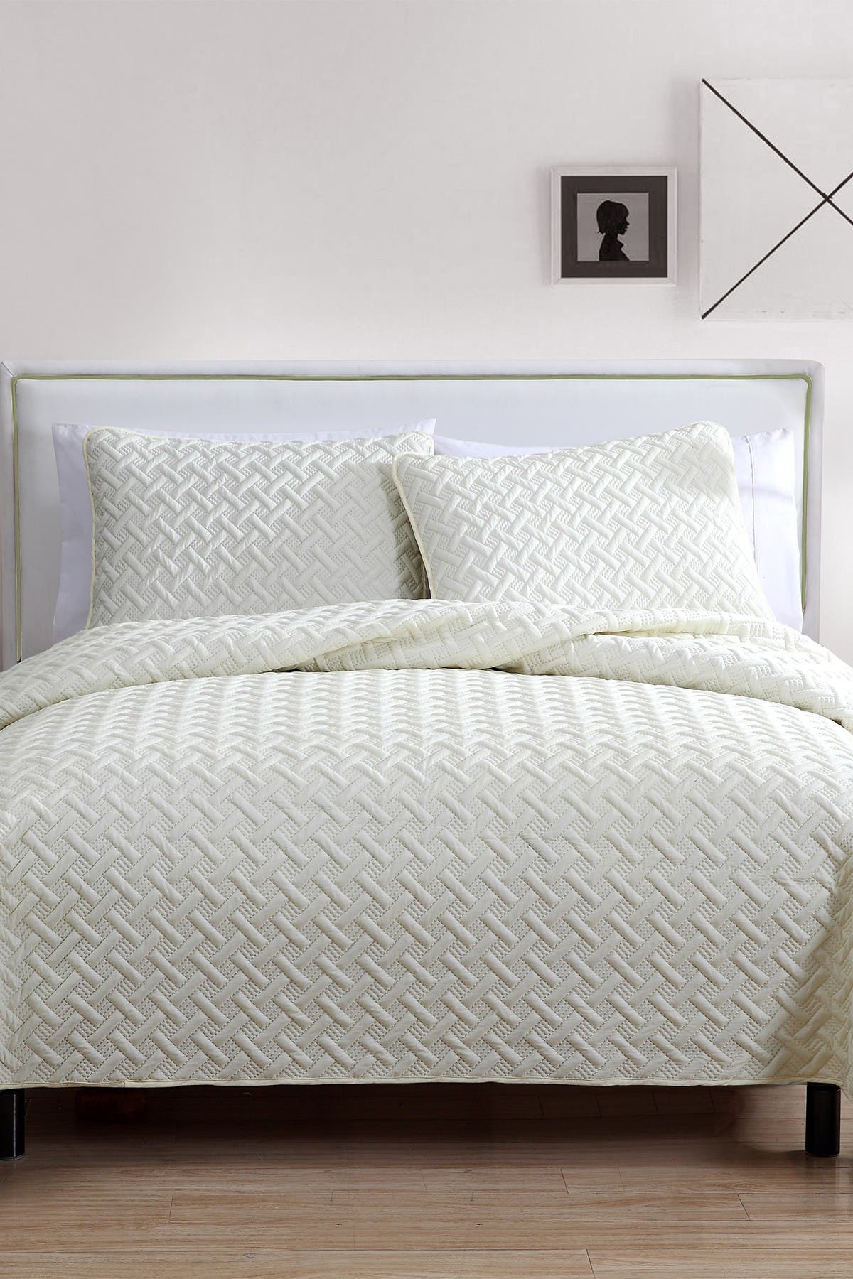 VCNY HOME Full/Queen Nina Embossed Quilt - Ivory