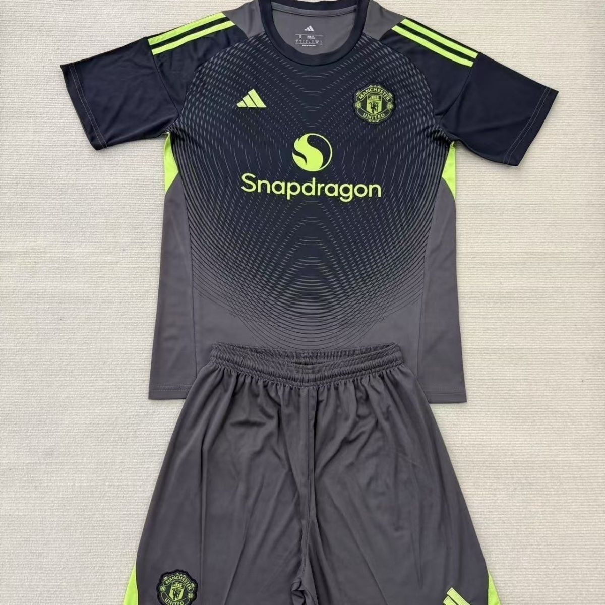 Manchester United Black Goalkeeper jersey kit 25/26