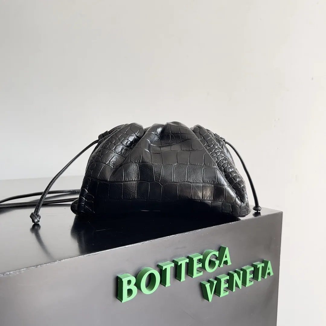 Bottega Veneta Versatile Shoulder Bag product photo from LabelPicks