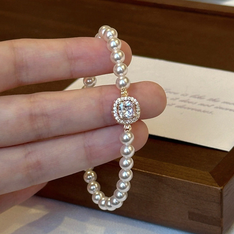 Small square cubic zirconia and shell bead bracelet for women, made of 925 sterling silver, featuring a French retro style, elegant and chic, and a popular design