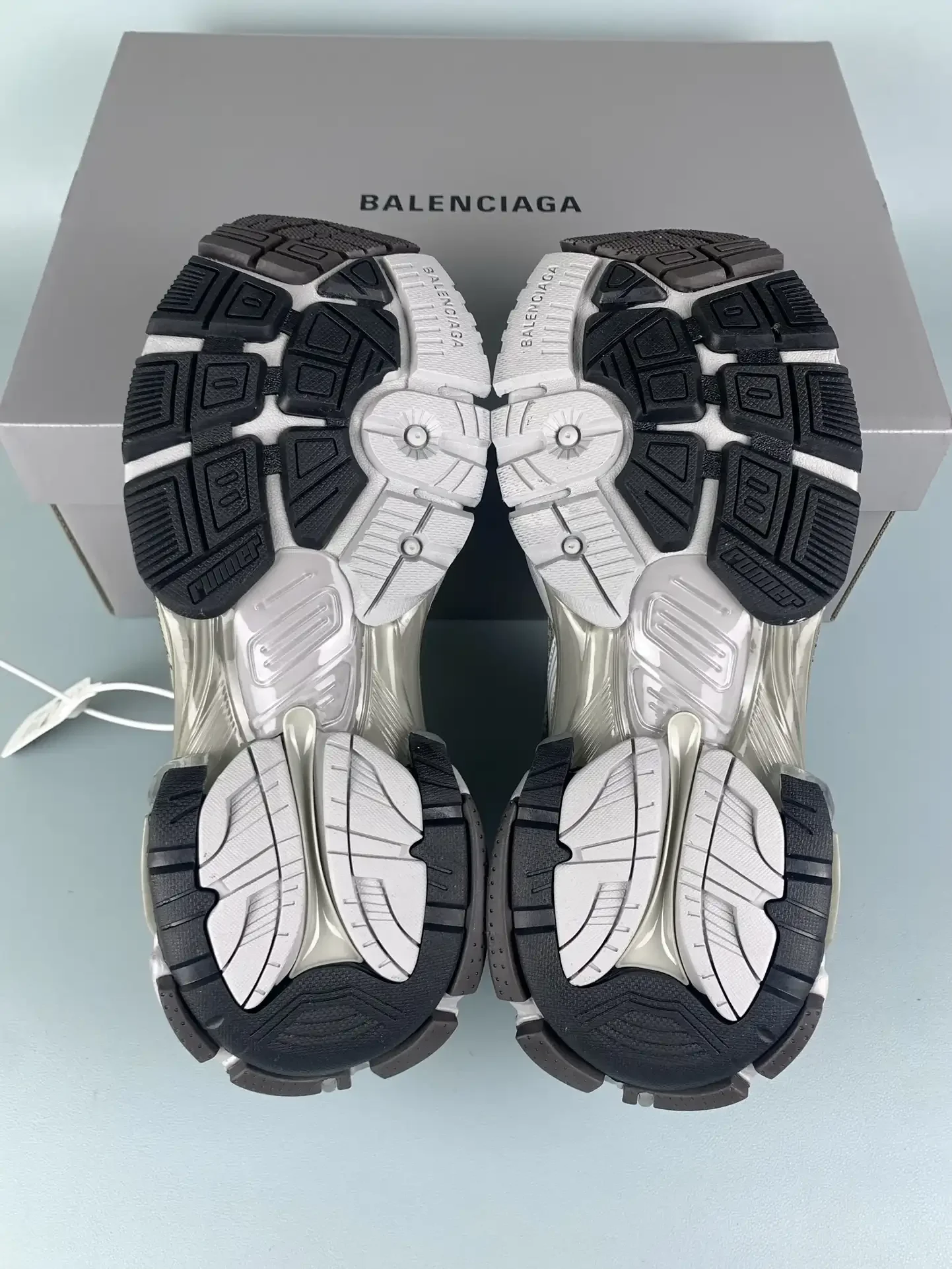 Runner Sneaker 'Dark Grey Black' product photo from LabelPicks