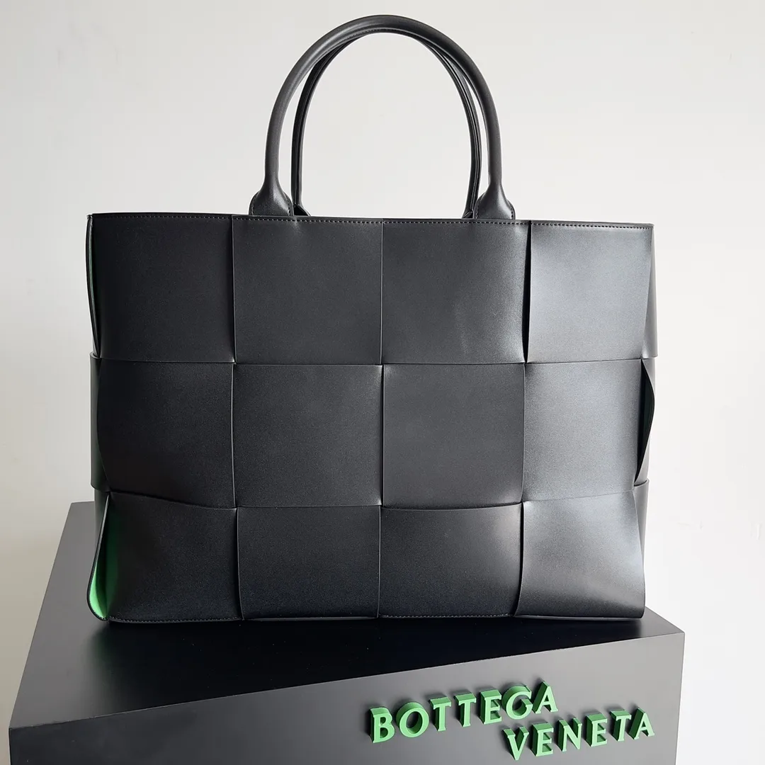 Bottega Veneta Carryall Tote Bag product photo from LabelPicks