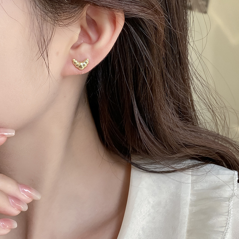 925 sterling silver croissant-shaped earrings, a versatile summer accessory with an asymmetrical, French-inspired design, perfect for a chic and trendy look