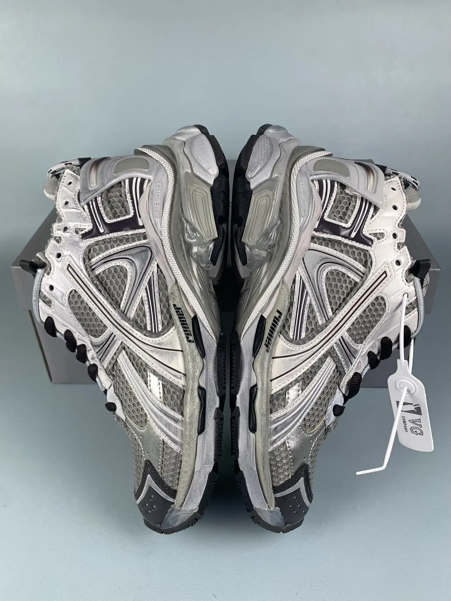 Runner Sneaker 'Dark Grey Black' product photo from LabelPicks