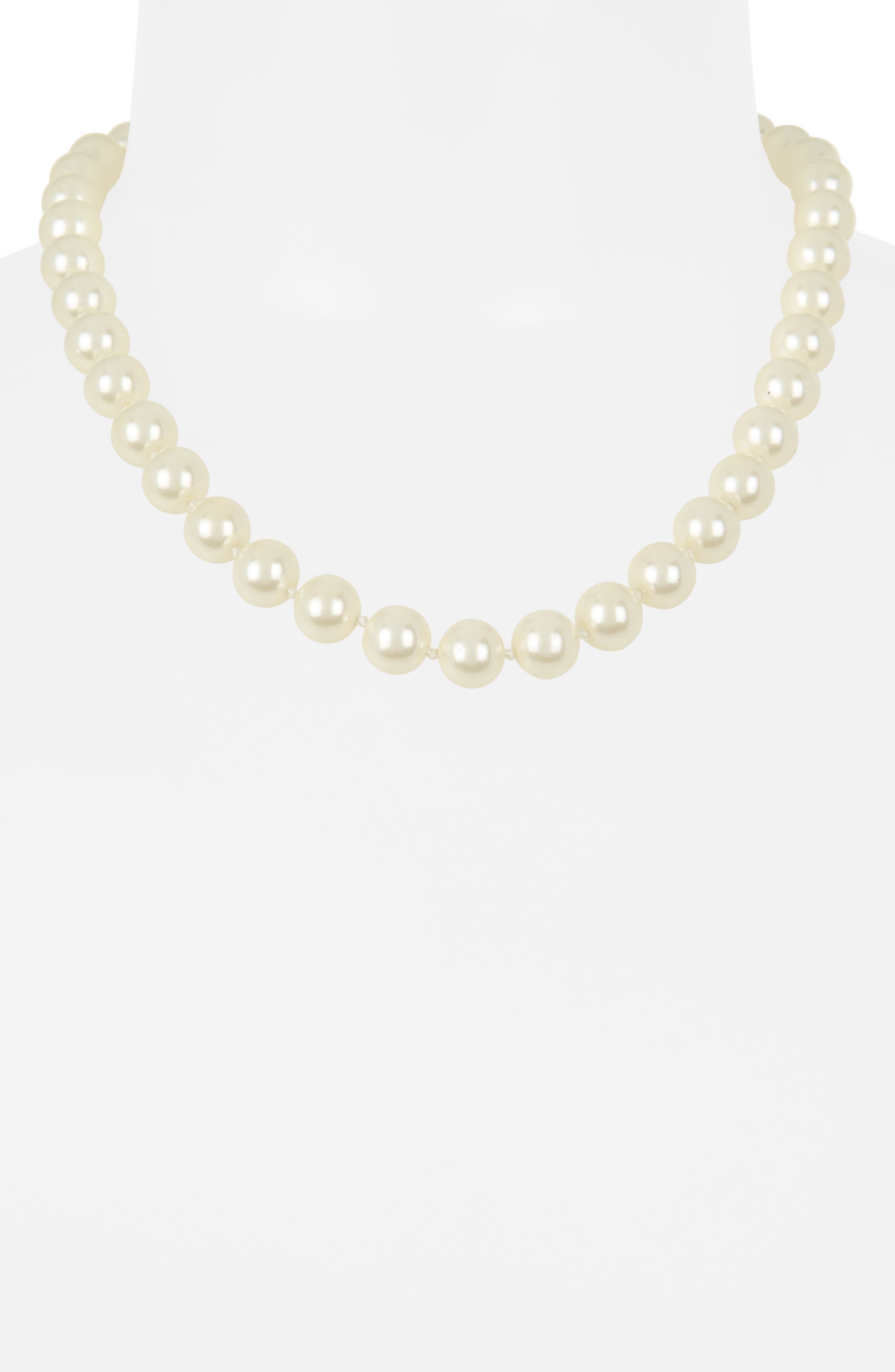 NORDSTROM RACK Faux Pearl Necklace