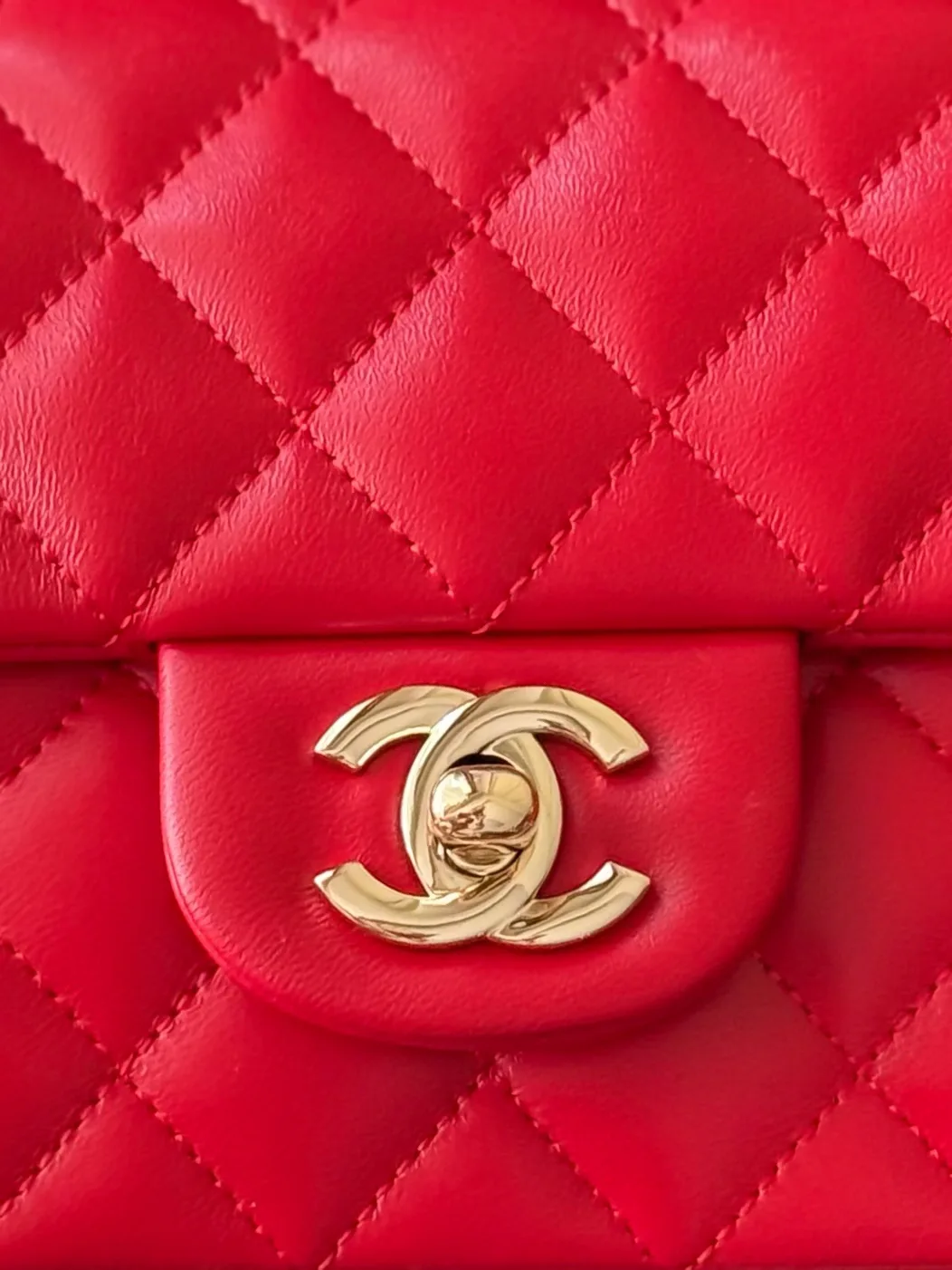 Chanel White Classic Flap Lambskin Shoulder Bag product photo from LabelPicks