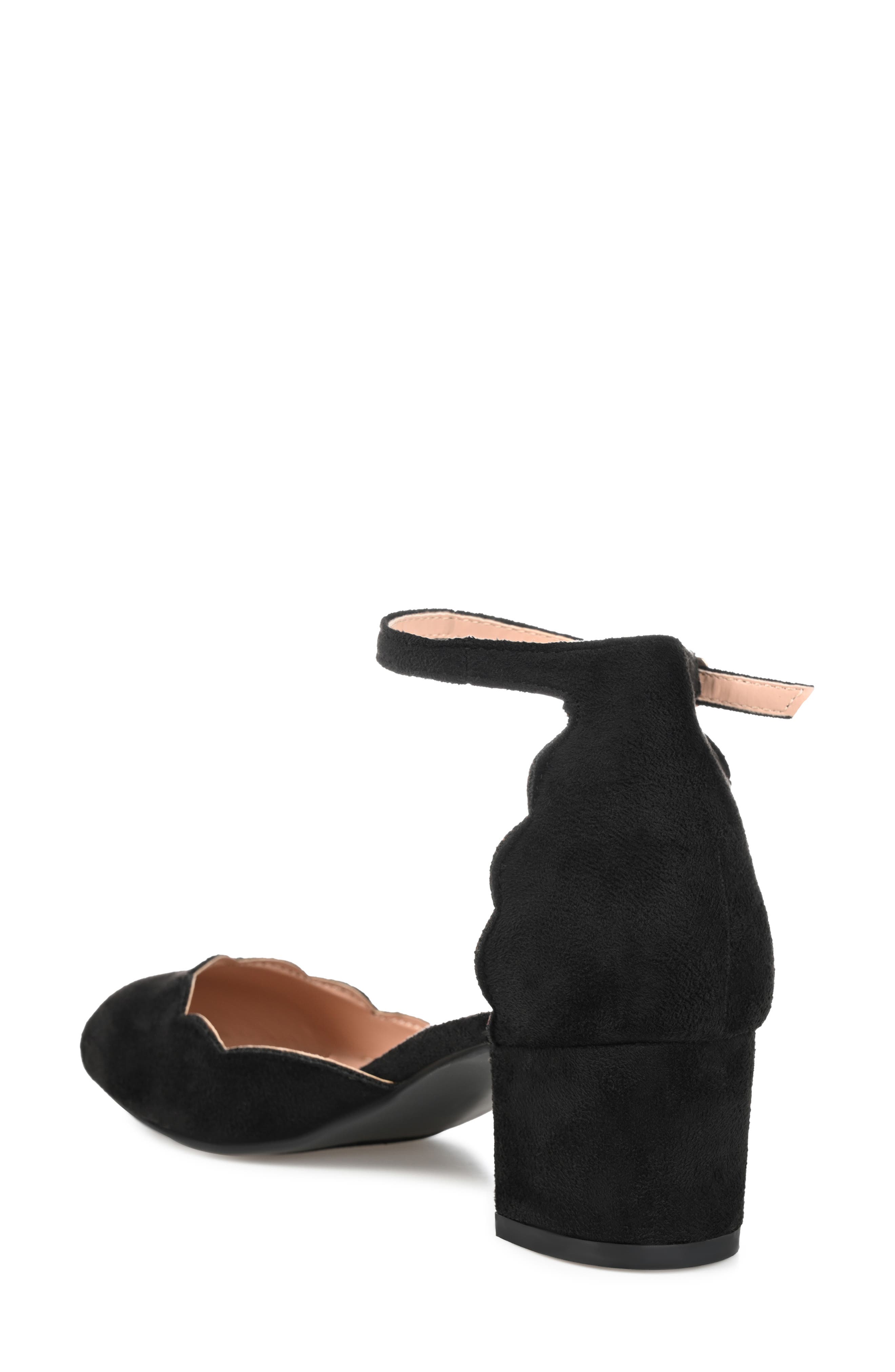 Journee Collection Edna Scallop Trim Pump