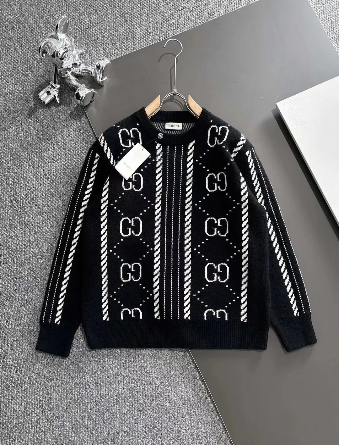 24FW signature color-matching sweater