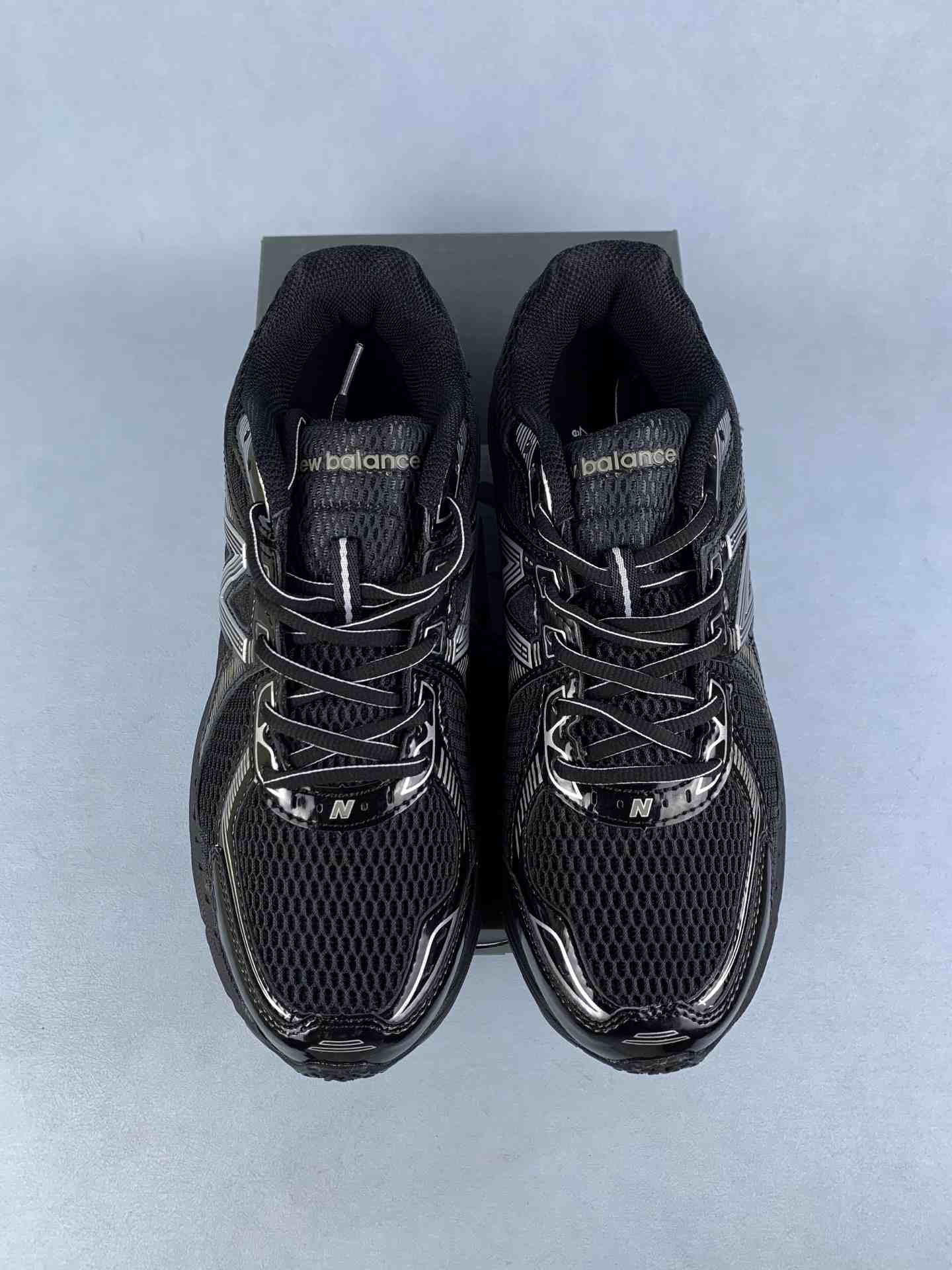 860v2 Shoes