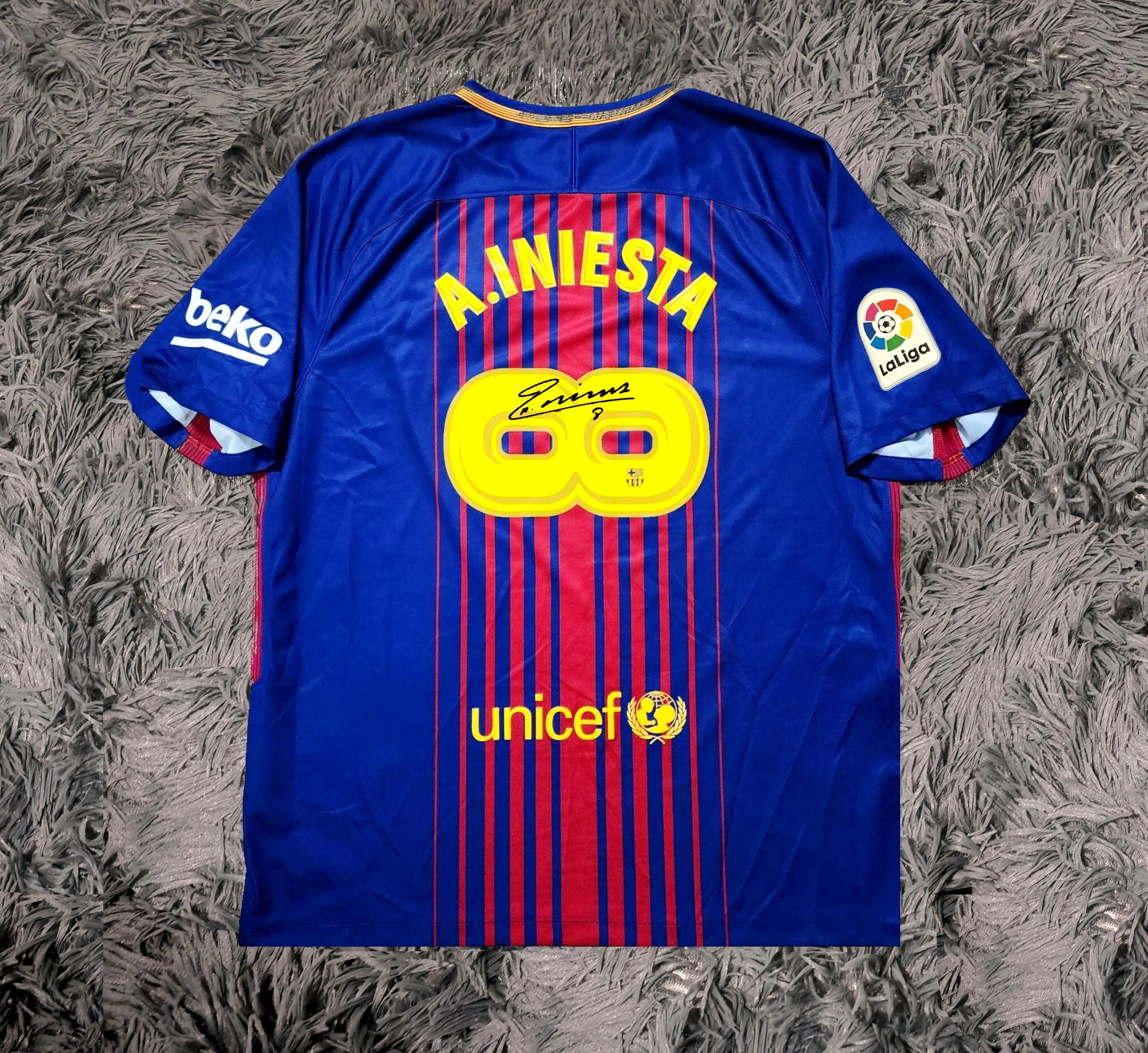 Andr茅s Iniesta SIGNED Barcelona 17/18 INFINITY Final Home Jersey/Shirt - COA - 2017