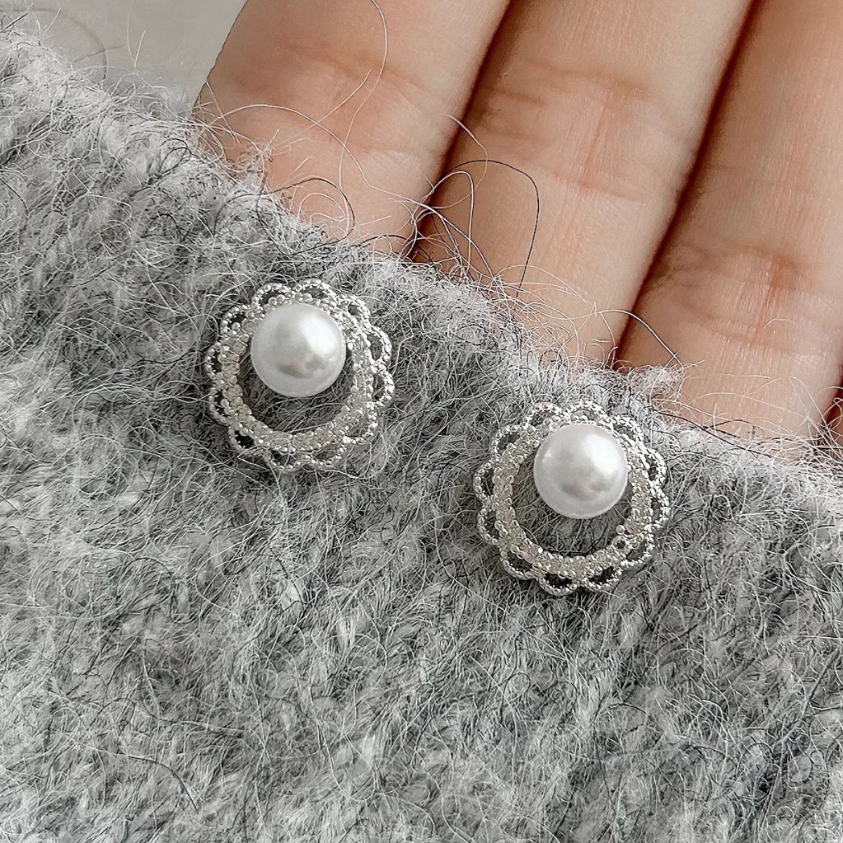 925 sterling silver lace pearl earrings for women, French vintage ins-style earrings, niche design with a high-end feel