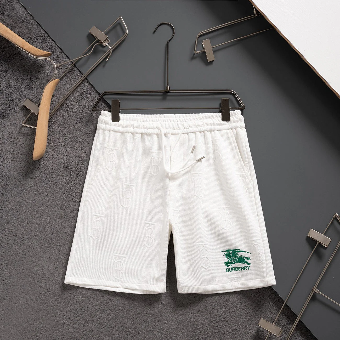 Knitted and embroidered high end shorts
