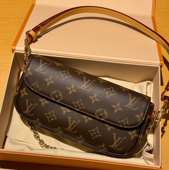 Wallet on Chain Ivy – Bolsa Feminina Monogram de Luxo Modelo: M40718