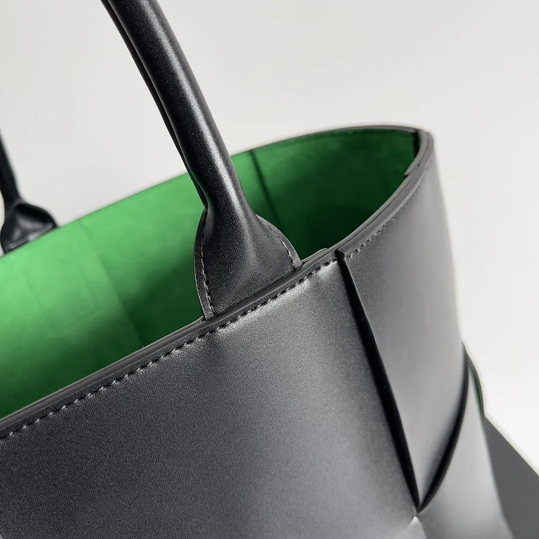 Bottega Veneta Carryall Tote Bag product photo from LabelPicks
