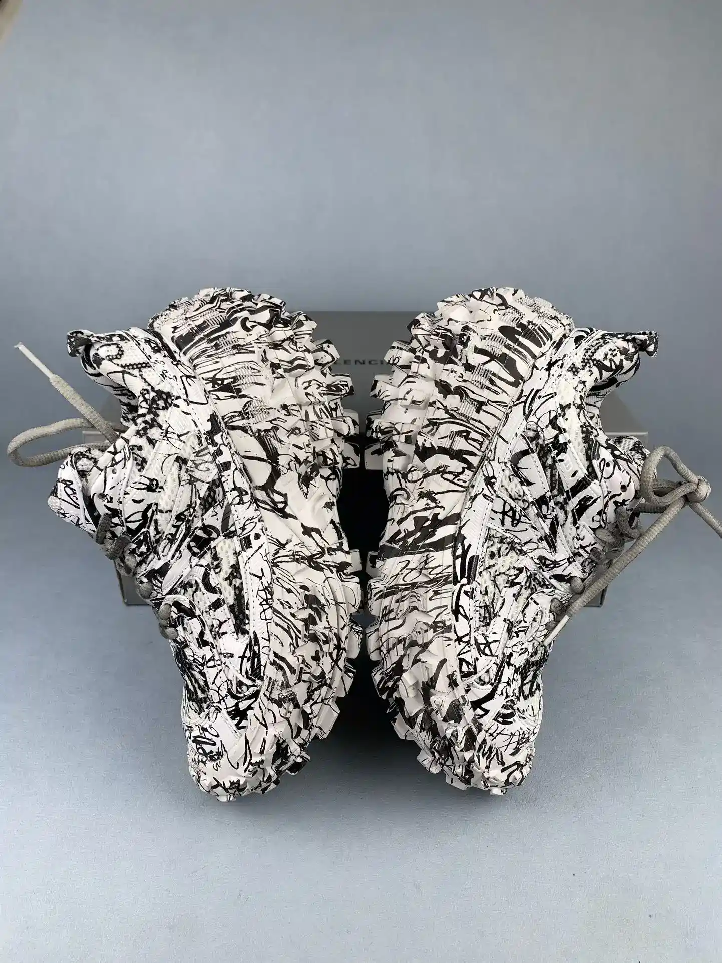 6XL Sneaker in Black/White Allover Print product photo from LabelPicks