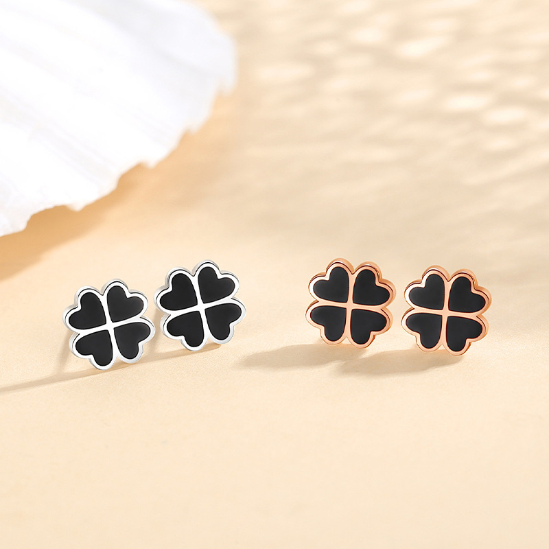 Four-leaf clover earrings for women, 925 sterling silver, Korean style heart-shaped resin earrings, versatile and fashionable summer earrings