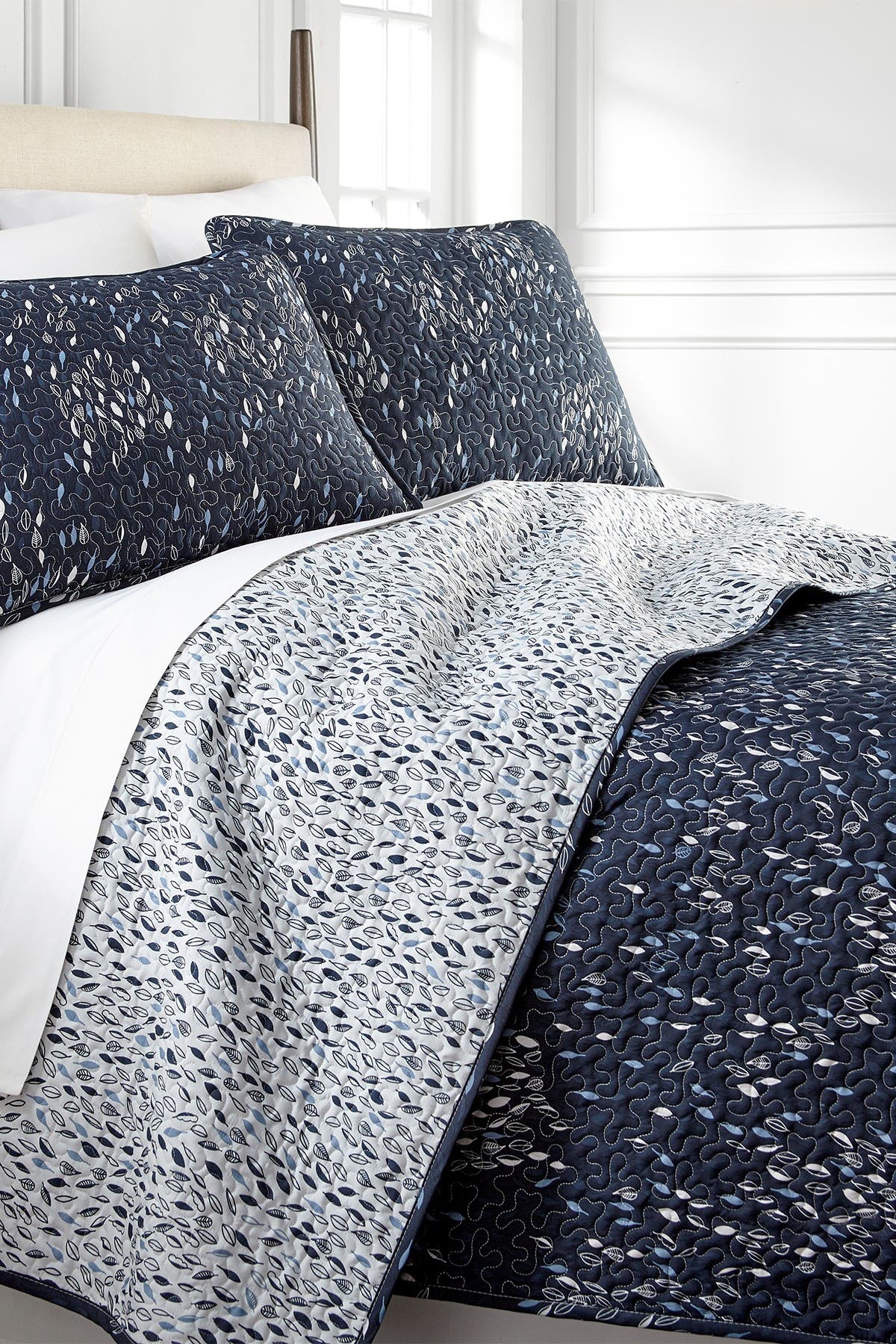 SOUTHSHORE FINE LINENS Botanical Leaves Reversible Quilt Set