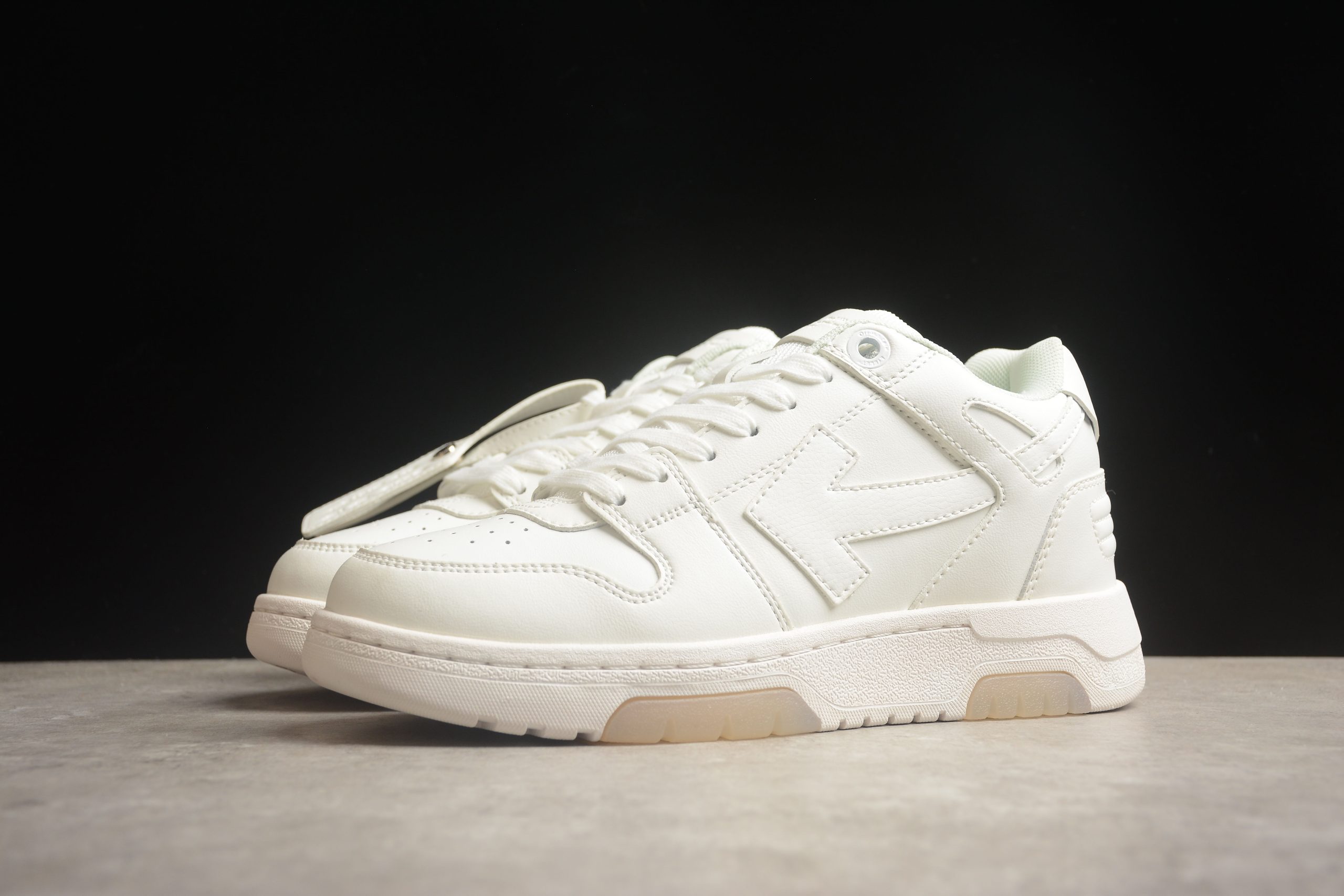 OFF-WHITE SNEAKER