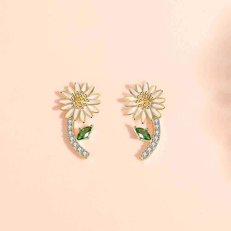 Original design daisy earrings, Korean-style, niche fashion earrings, elegant and trendy, forest-inspired floral earrings