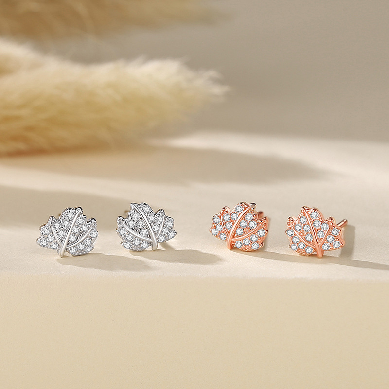 925 sterling silver forest-style earrings for women, leaf and maple leaf earrings, niche pastoral style, fresh and delicate wreath earrings